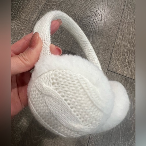 Brand NEW white winter earmuffs with knitted design - Picture 2 of 4
